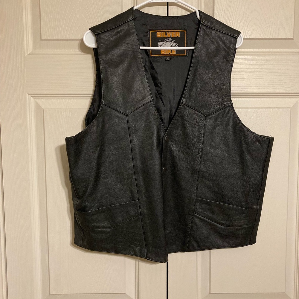 - Silver Bike Black leather motorcycle vest. Size XLARGE